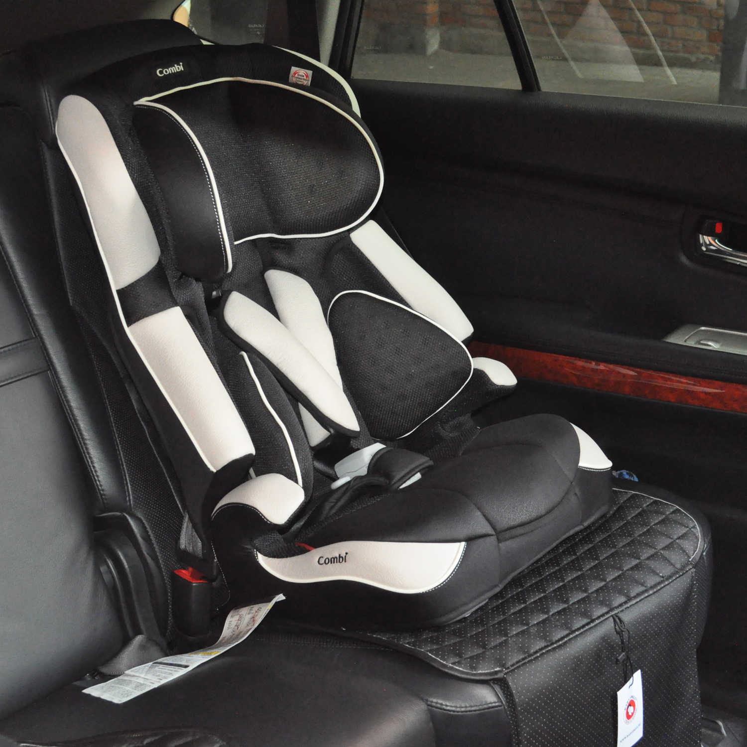 «Baby Smile» - Защитный коврик для сиденья автомобиля под АВТОКРЕСЛО с квадратным рисунком(черный) (123403)